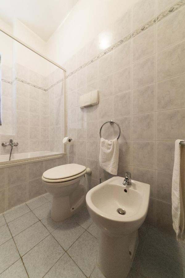 2-Bedroom Lakeview Apartment At The Lake Acquaseria Exterior photo
